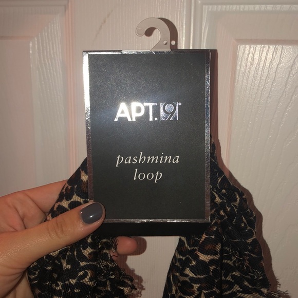 Cheetah print scarf - Picture 5 of 5